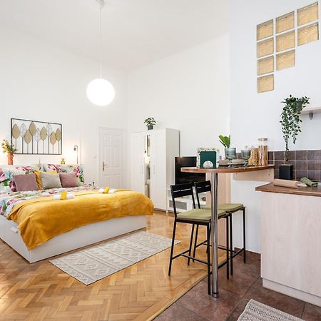 Cosmopolitan Studio - Chic Getaway In A Fancy Neighbourhood Budapest Exteriör bild